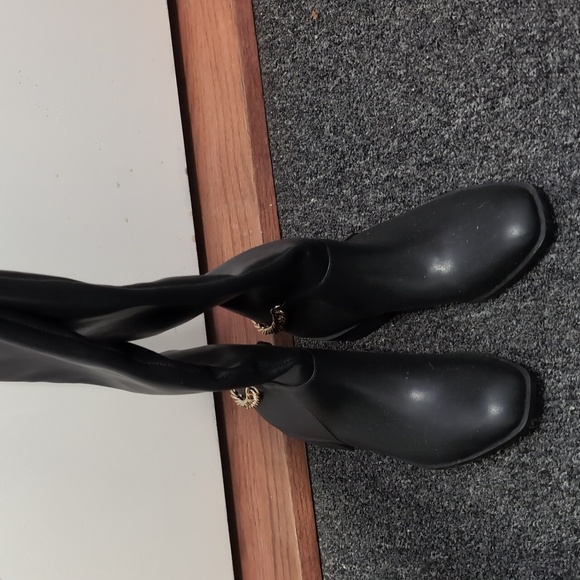 Express Chain Riding Boots - Picture 2 of 3